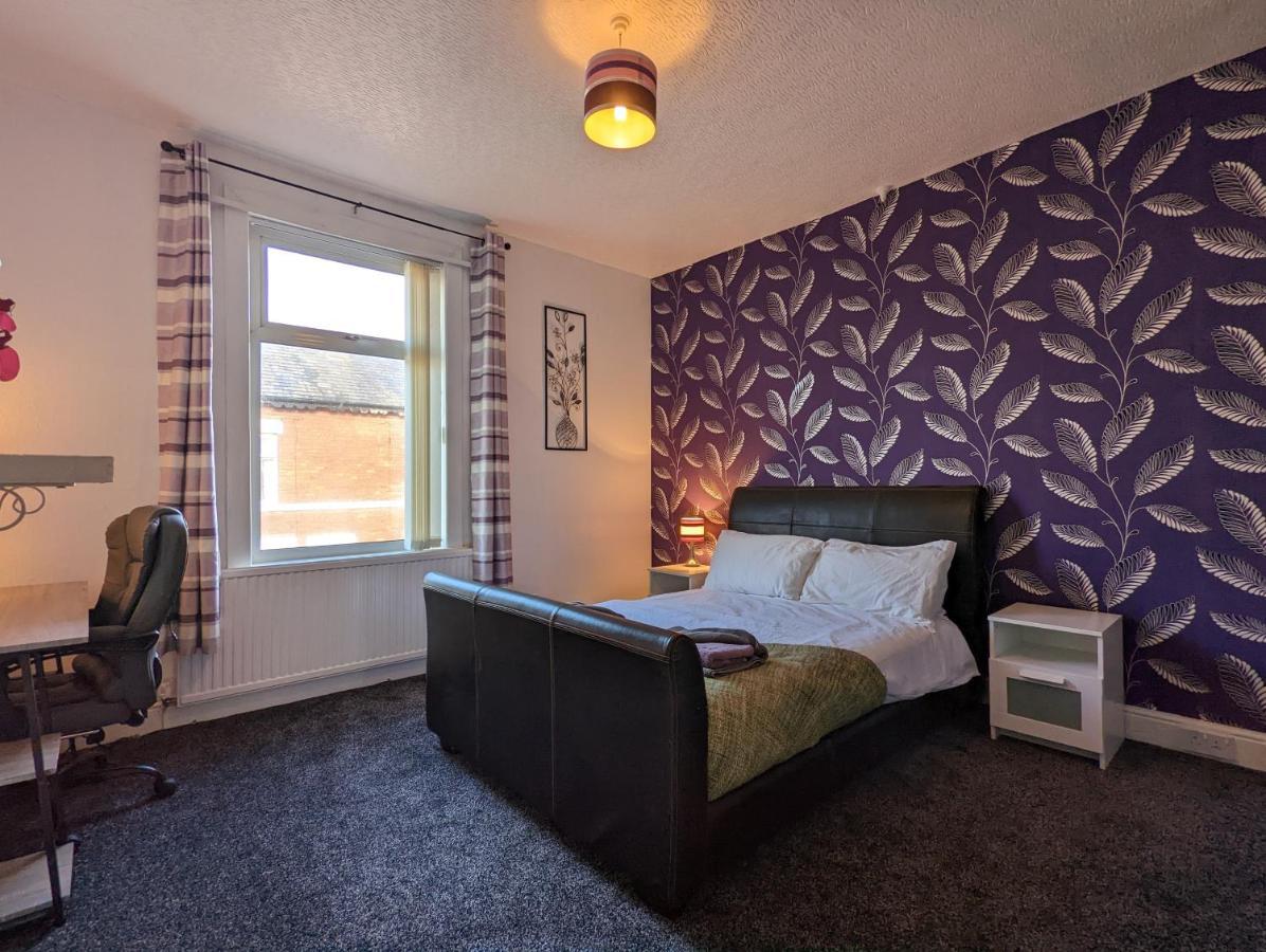 Moon Holiday Townhouse Free Parkingprivate Garden Blackpool Exteriör bild