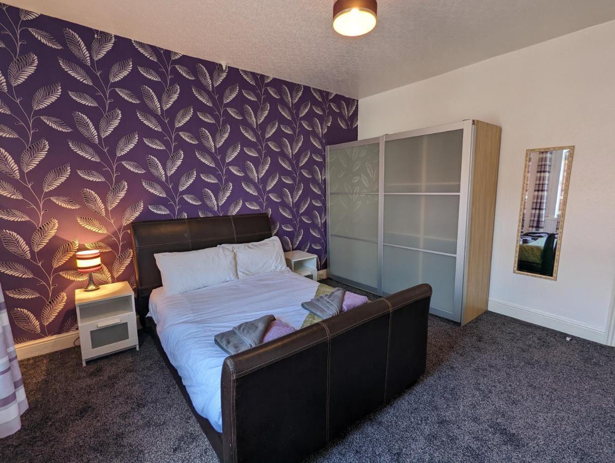 Moon Holiday Townhouse Free Parkingprivate Garden Blackpool Exteriör bild